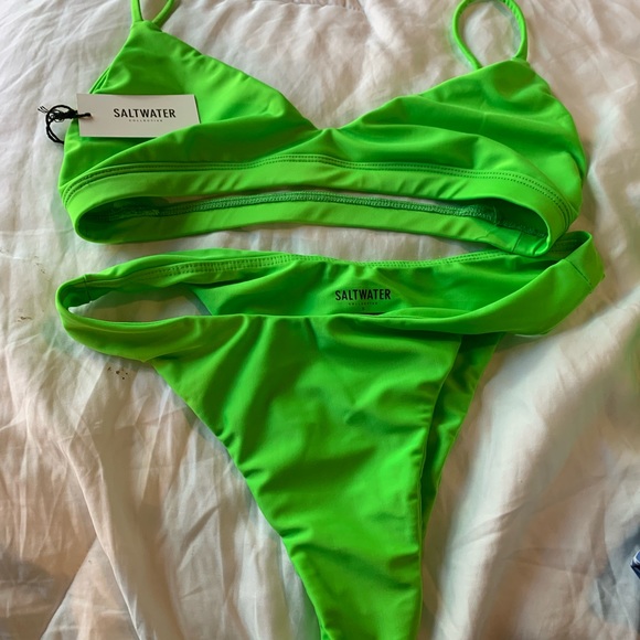 The saltwater collective ALLANA TOP x2 and bottoms NEON GREEN - Picture 4 of 9